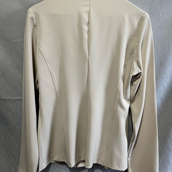 Long Elegant Legs Cream Blazer - Picture 2 of 3